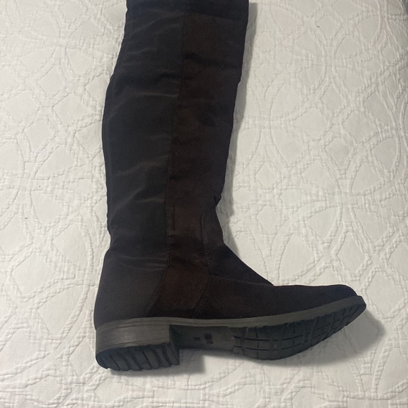 Brown suede over the knee boots . - Picture 3 of 4